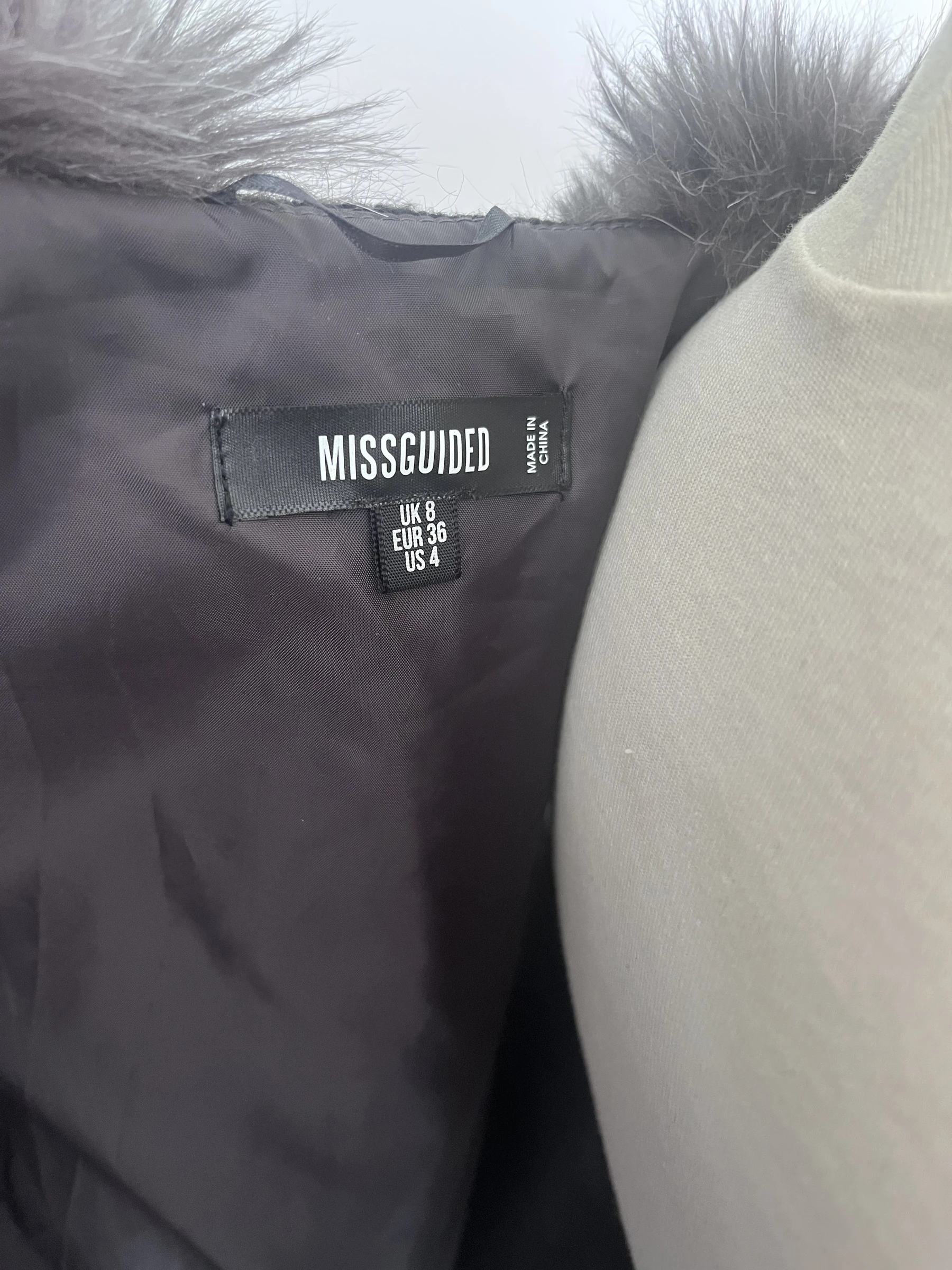 Missguided women's luxury-effect faux fur sleeveless jacket size 36 very good condition – photo 5